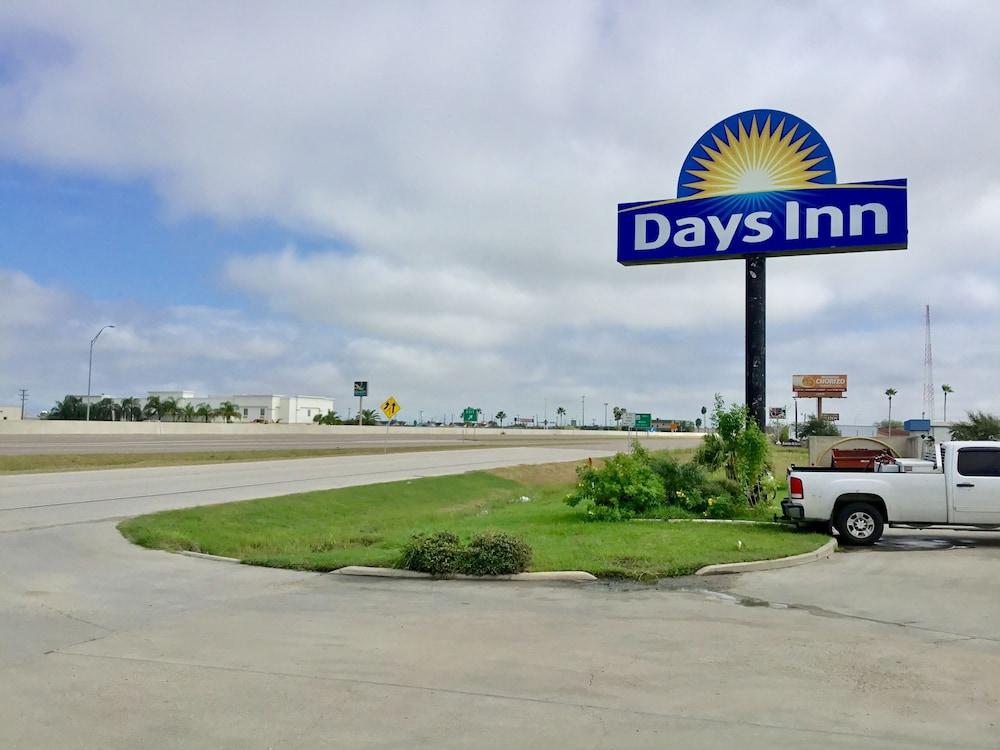 Days Inn & Suites By Wyndham Katy Exterior photo